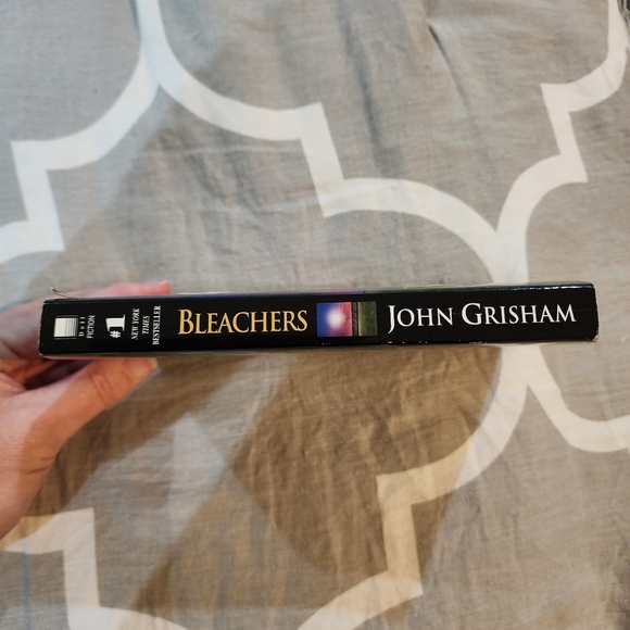 John Grisham's BLEACHERS paperback book 2003 edition - Picture 7 of 8